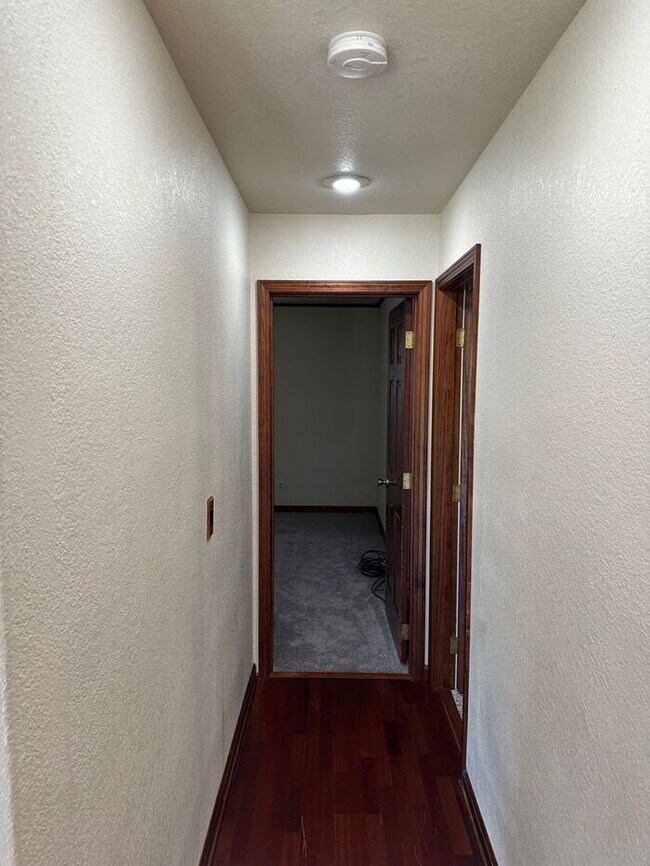 Building Photo - Weston Ranch Home 3 Bedrooms 2 Bath