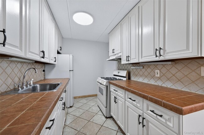 Building Photo - 135 Post Ave