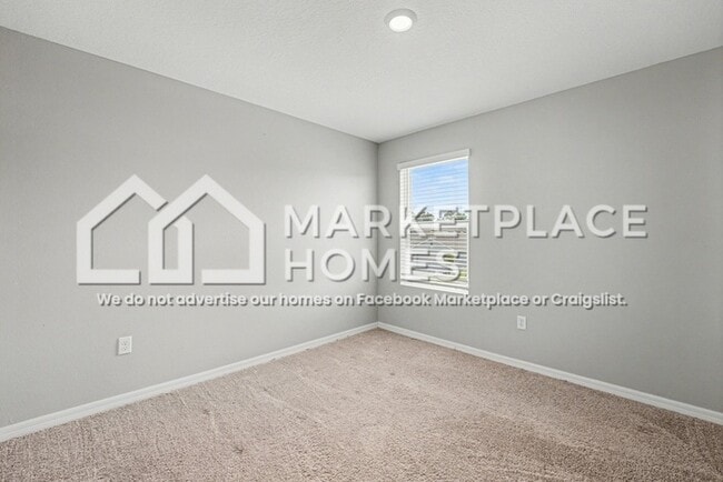 Building Photo - 2044 Rosewood Cir