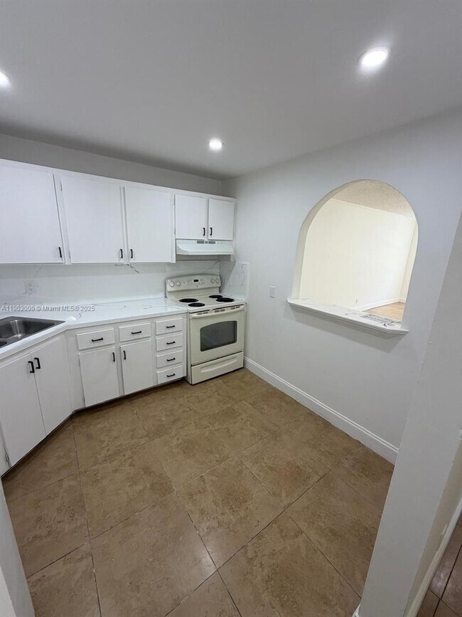 Building Photo - 10701 Royal Palm Blvd