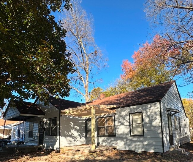 Building Photo - 1608 Hearn St