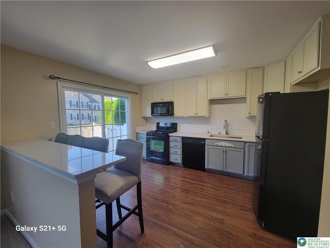 Building Photo - 4176 Bunker Hill Dr S