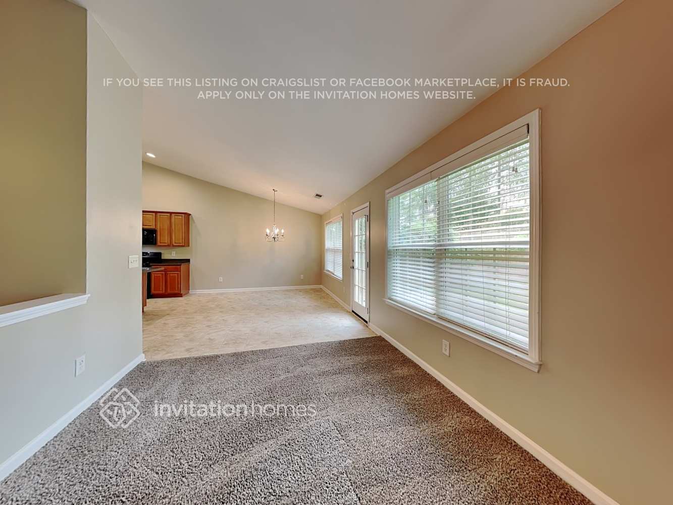 Building Photo - 1029 S Creek Dr