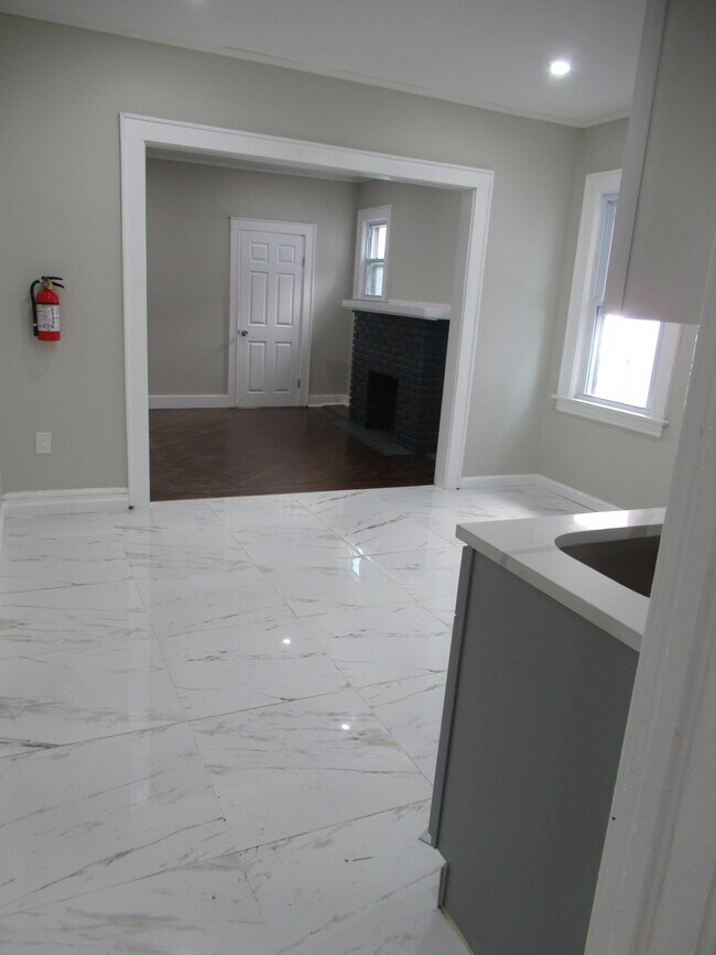 Building Photo - 56 Durand Pl