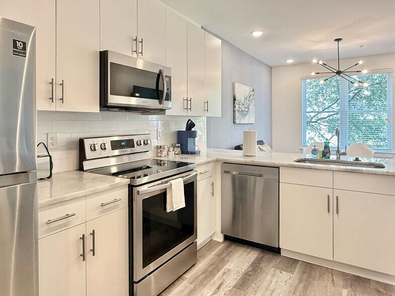 Building Photo - 525 Parkway Dr NE