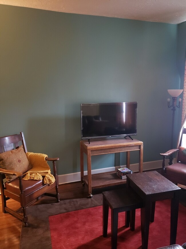 Building Photo - 1428 W Dean Ave