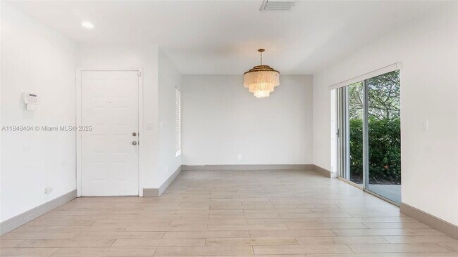 Building Photo - 909 Garnet Cir