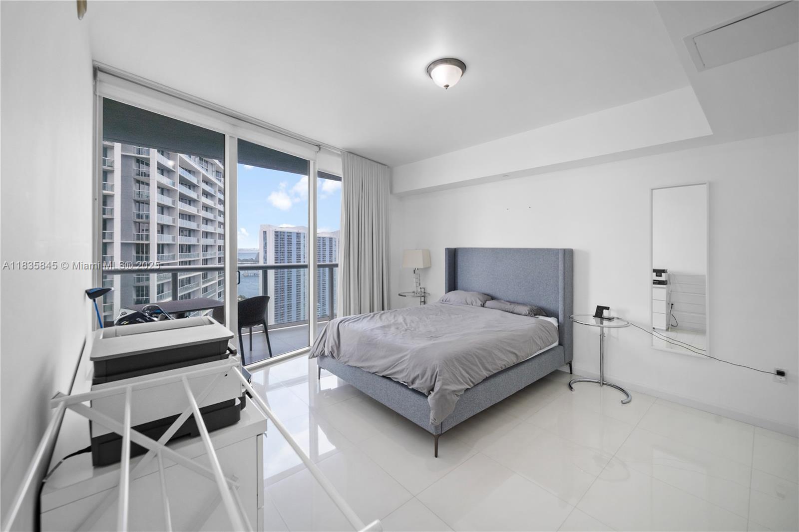 Building Photo - 495 Brickell Ave