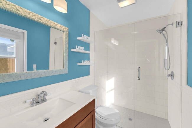 Building Photo - 74773 Leslie Ave