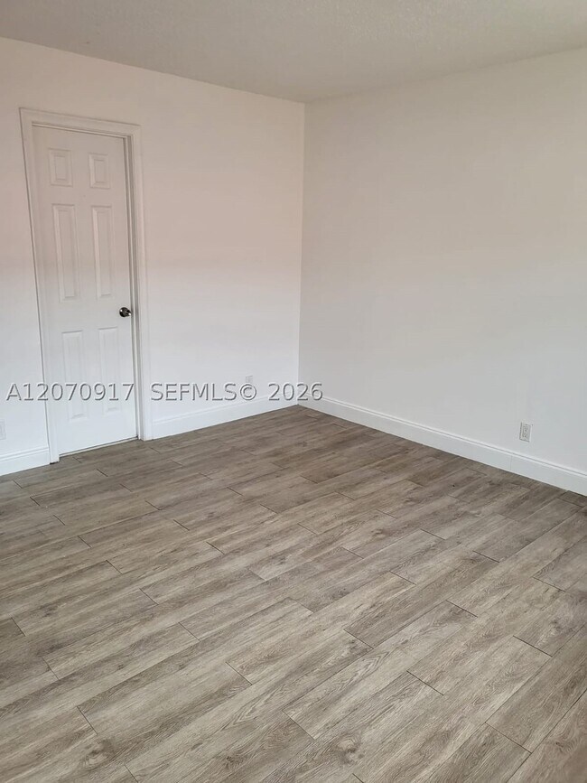 Building Photo - 2554 NW 52nd Ave