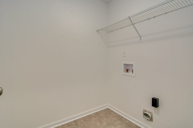 Building Photo - 491 Amesbury Dr