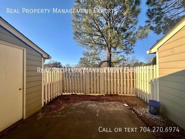 Building Photo - 2739 Von Thuringer Ct