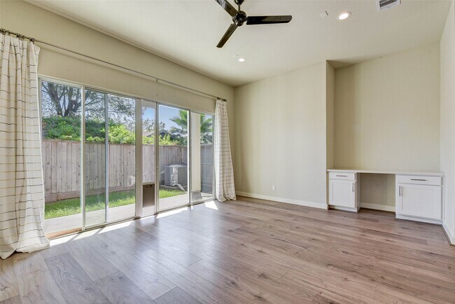 Building Photo - 1614 Northwood St