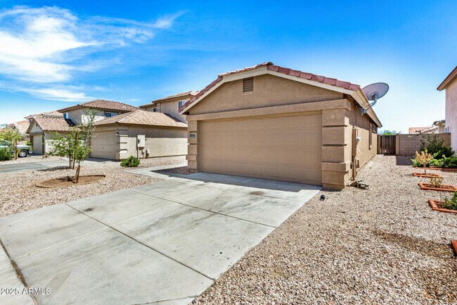 Building Photo - 22813 W Gardenia Dr