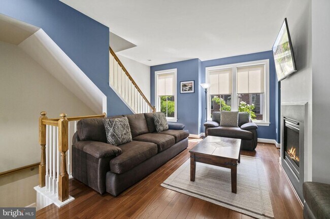 Building Photo - 2509 S Kenmore Ct