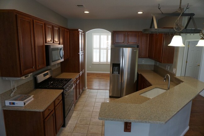 Building Photo - 10591 Iron Point Cir