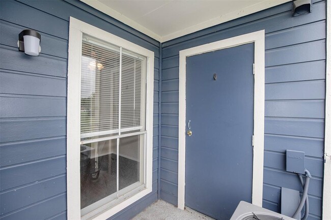 Building Photo - 18511 Egret Bay Blvd