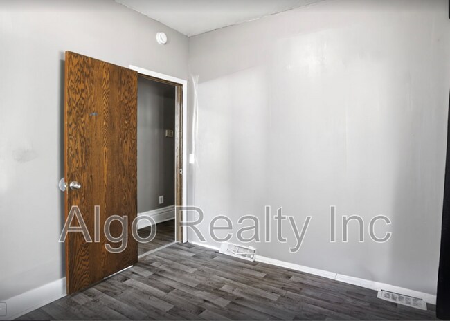Building Photo - 2923 N Girard Ave