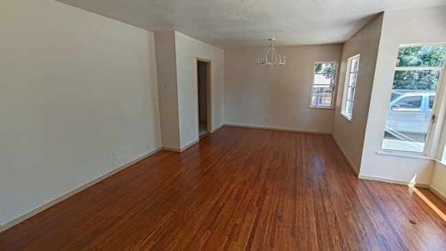 Building Photo - Newly Remodeled 4 Bed 3 Bath in Chula Vist...