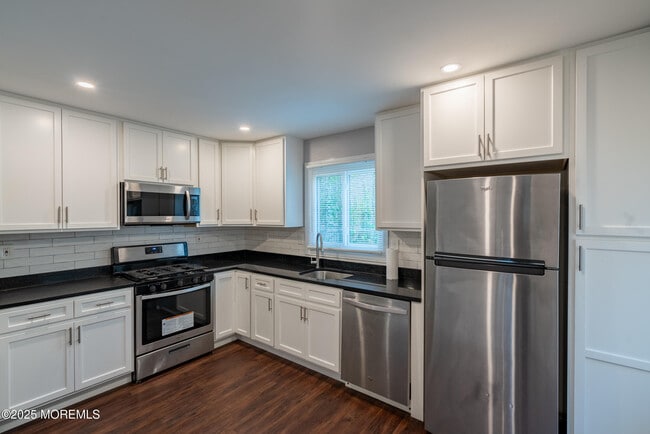 Building Photo - 904 Schooner Dr