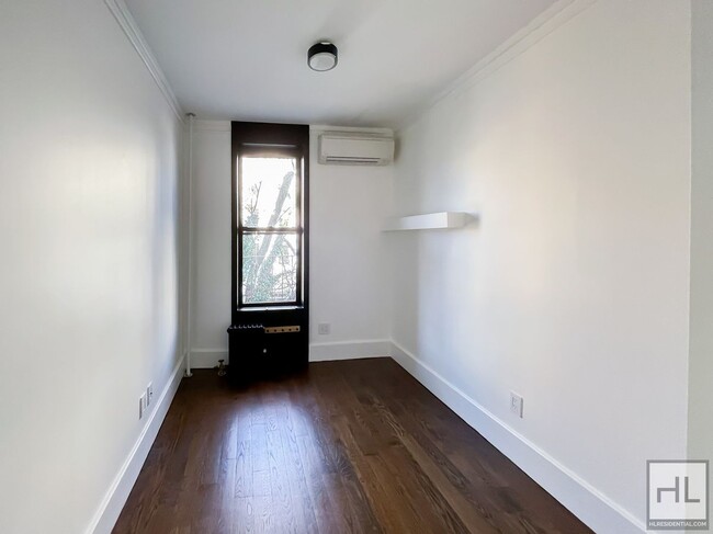 Building Photo - Carrol Gardens / Amazing Spacious 2-Bed 1-...