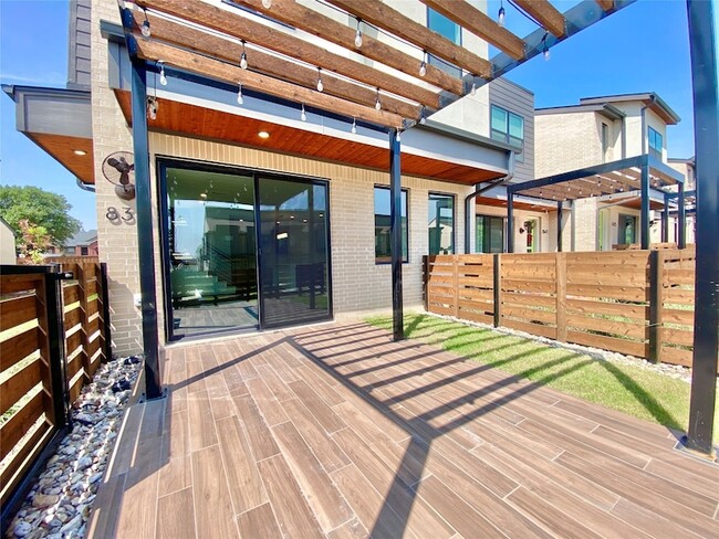 Building Photo - 837 Emerling Dr