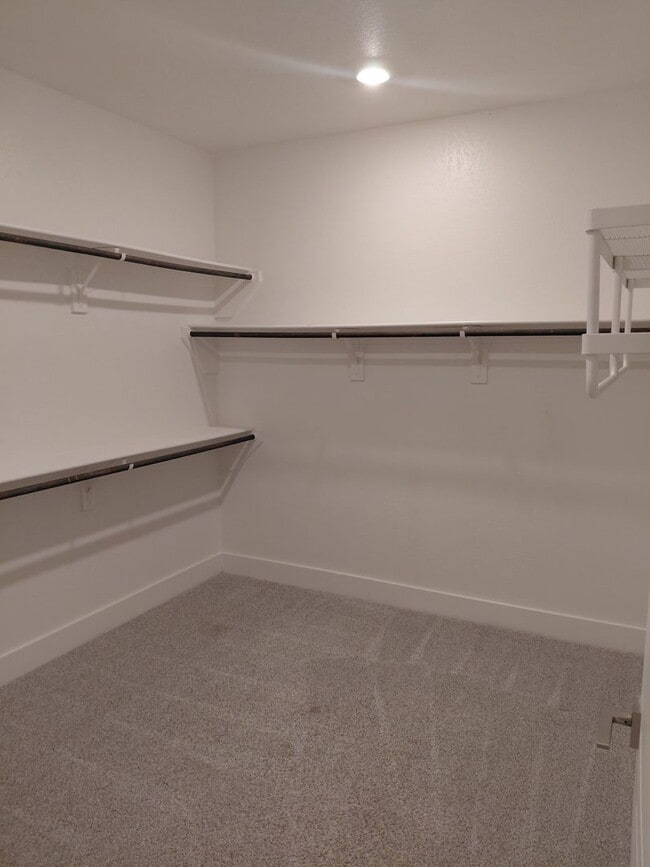 Building Photo - 3/2/2 - GODLEY - COMMUTER Friendly