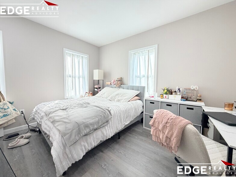 Building Photo - 25 Long Ave