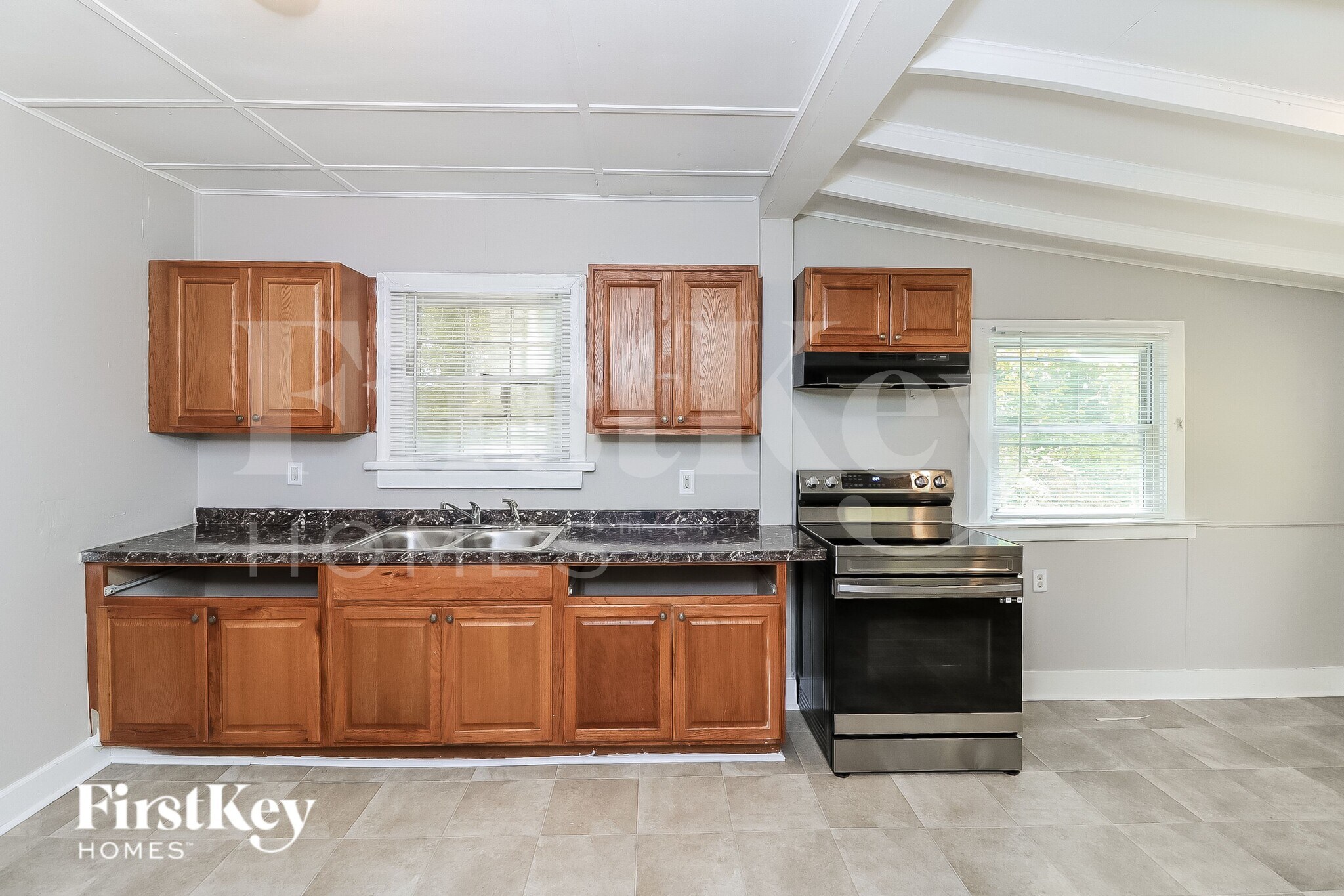 Building Photo - 2641 Sylvan Rd