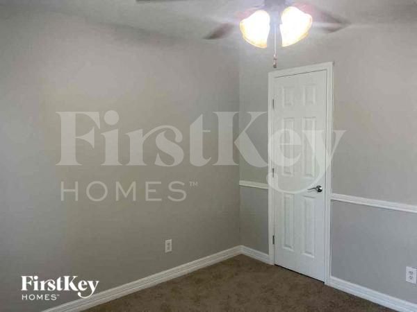 Building Photo - 2411 Shady Brook Dr