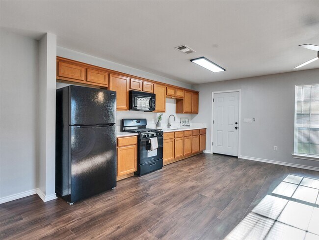 Building Photo - 326 S Bell Dr