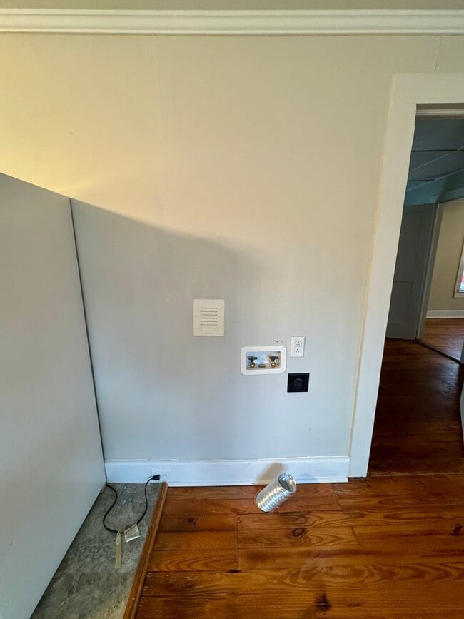 Building Photo - Move in Ready!