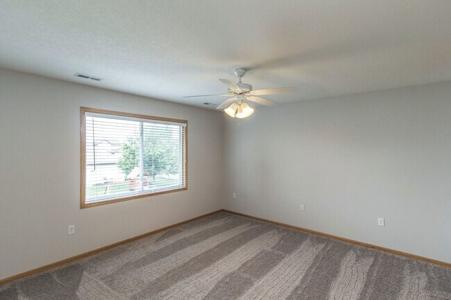 Building Photo - FANTASTIC LOCATION!! 3 Bed, 2.5 Bath Home in Waukee