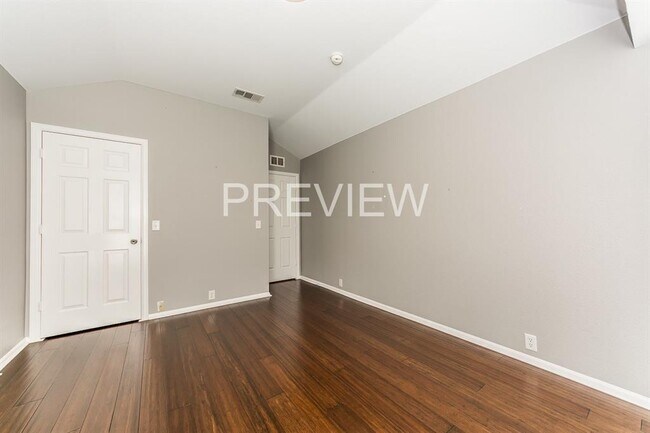 Building Photo - 2504 Prospect Hill Dr