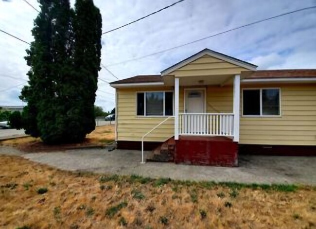 Primary Photo - 3 Bedroom in Bremerton