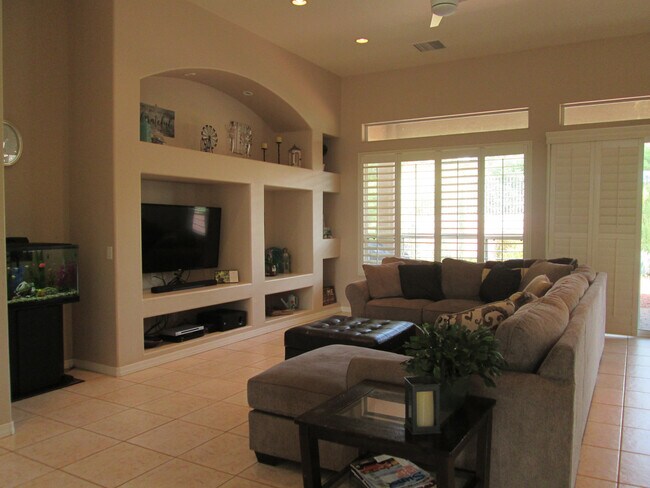 Building Photo - 5745 E Sunset Point Dr