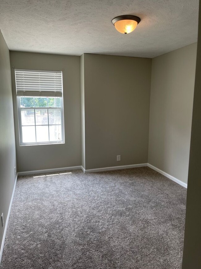 Building Photo - 617 Niagra Ln