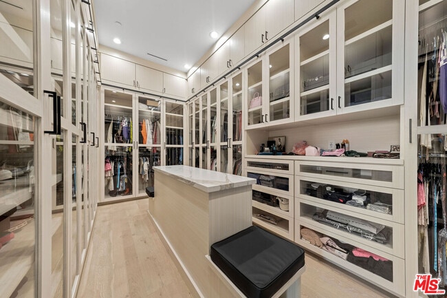 Building Photo - 3140 Coldwater Canyon Ave