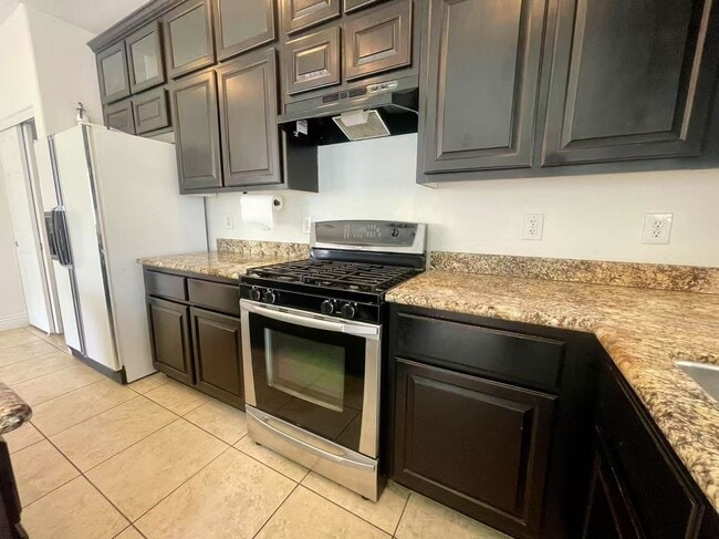 Building Photo - charming single-family residence located in Henderson