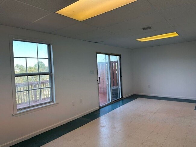 Building Photo - 6212 Spring Knoll Dr