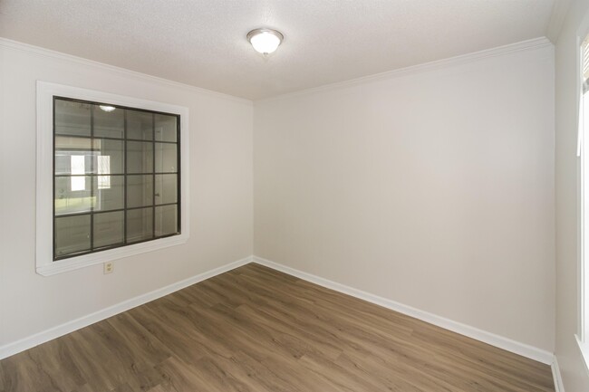 Building Photo - 7095 Water Oak Cove