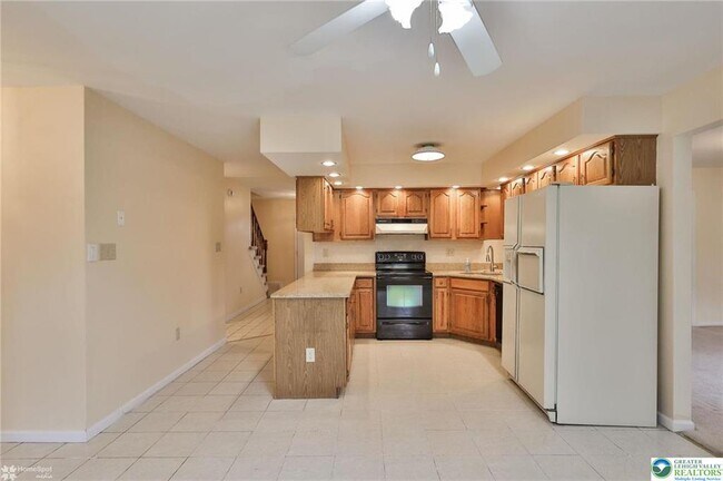 Building Photo - 4059 Wedgewood Rd