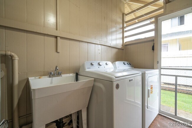 Building Photo - PEARL CITY — $3295 Kaleilani St | 3BR / 1 BA Single-Family Home