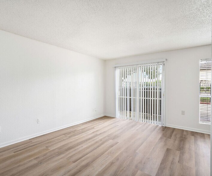 Building Photo - 2111 Holly Hall St