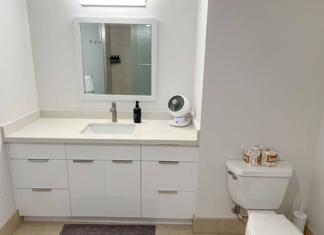 Building Photo - 909 Kapiolani Blvd