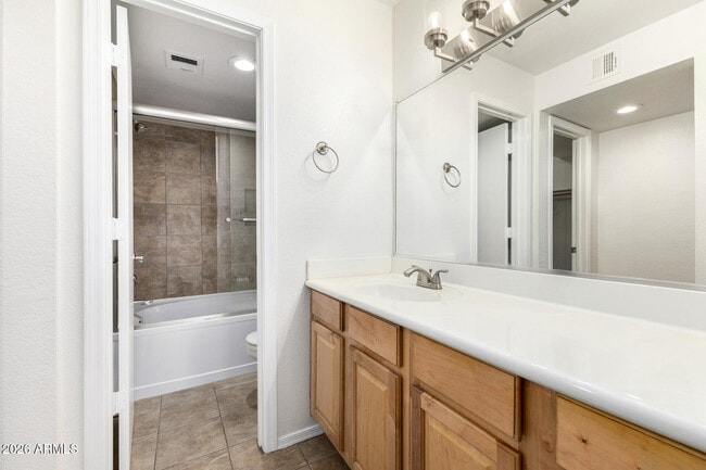 Building Photo - 1880 E Morten Ave