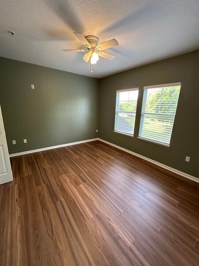 Building Photo - 2801 Chancellorsville Dr