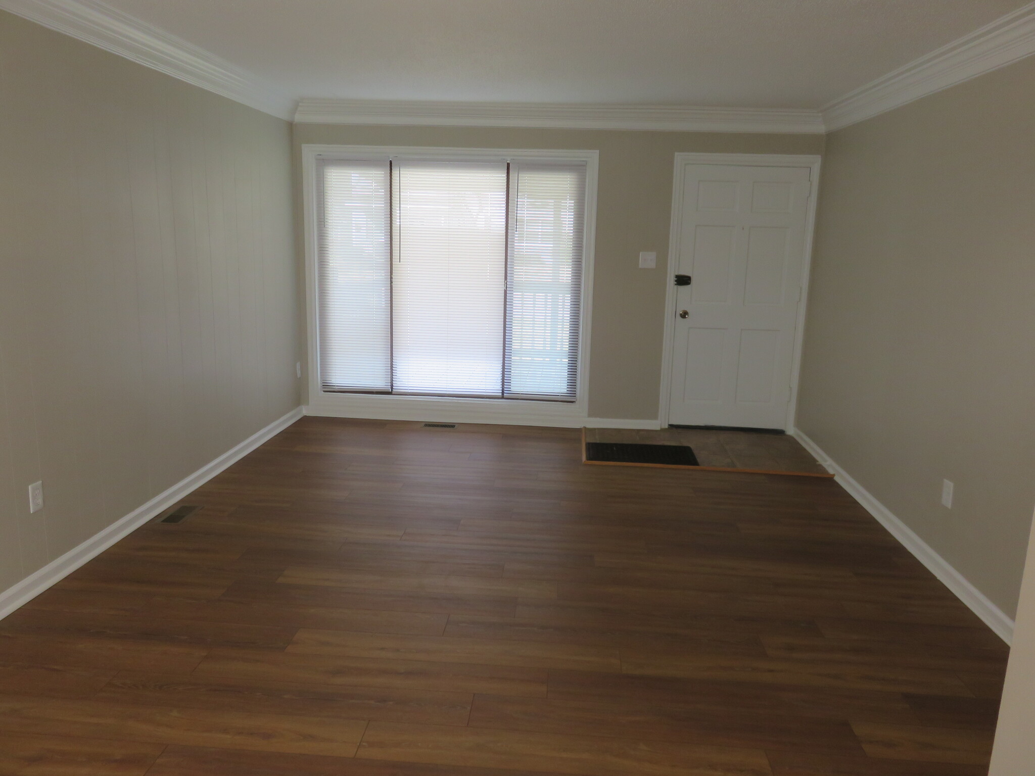 Building Photo - 1621 Dearborn Dr