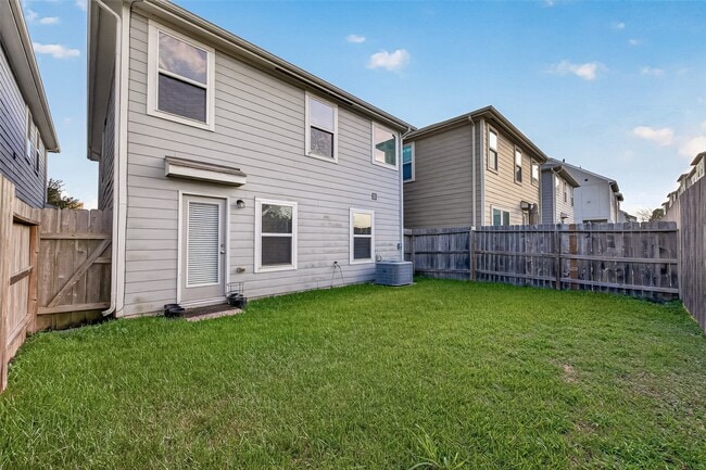 Building Photo - 8932 Hollister Commons Ln