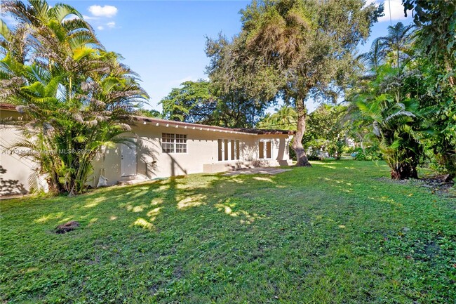 Building Photo - 410 Castania Ave